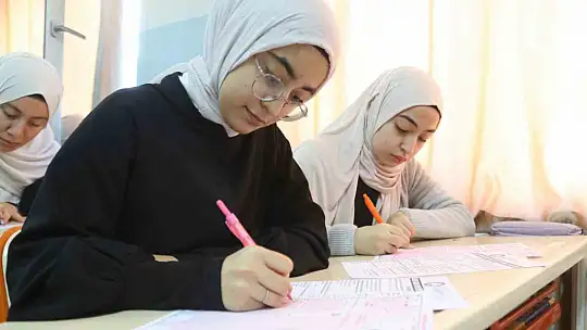 Şahinbeyli öğrenciler Umre için ter döktü