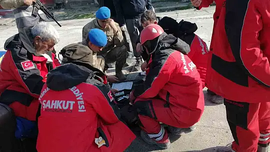 ŞAHKUT ekibi depremzedenin 46 bin TL'sini teslim etti