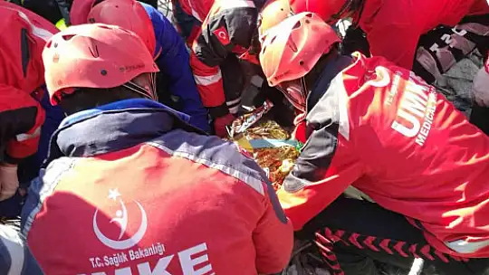 ŞAHKUT, Nurdağı'nda 10 kişiyi enkazdan canlı çıkarttı