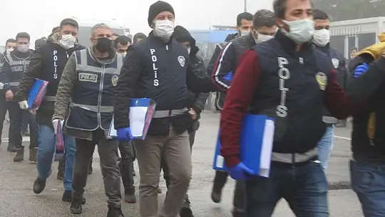 Sahte hesaplarla 39 ilde 80 kişiyi dolandırdılar
