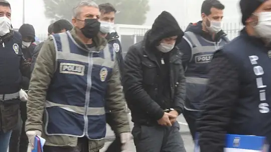 Sahte hesaplarla 39 ilde 80 kişiyi dolandırdılar