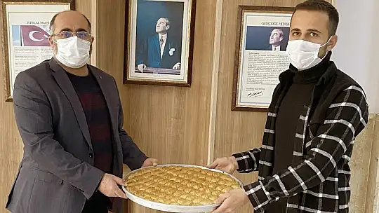 Salgın sürecinde kesintisiz görev yapan kurumlara baklava ikramı
