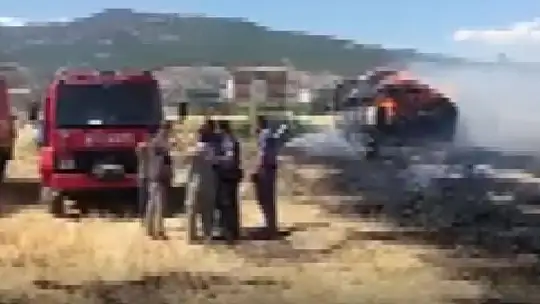 Saman balyası yüklü tır alev aldı