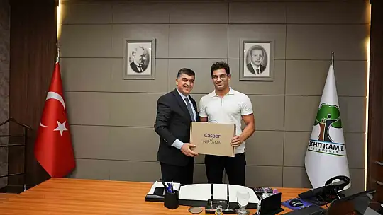 Şampiyon, kariyerine yuvasında devam edecek