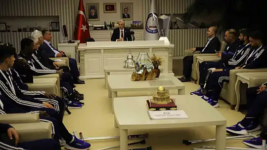 Şampiyon Şahinbey Ampute'den, Başkan Tahmazoğlu'na kupa sürprizi