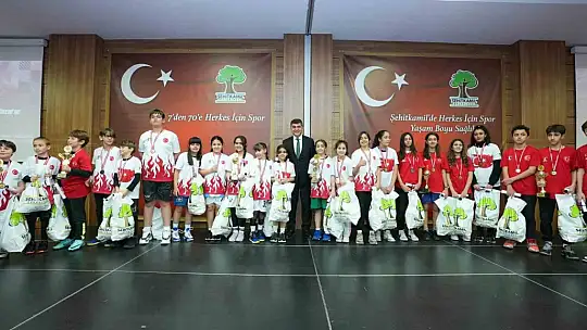 Şampiyonlar, kupaları çifte gururla kaldırdı