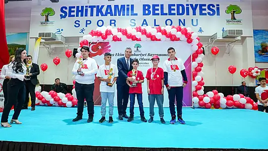 Şampiyonlar, şölen havasında ödüllerini aldı