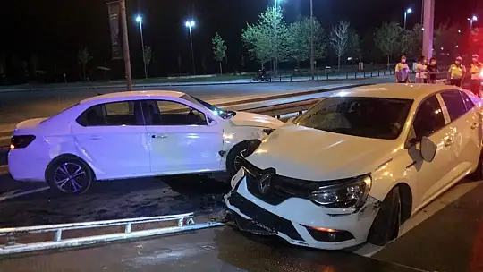 Şampiyonluk kutlaması sırasında kaza yapan araç yayaya çarptı: 2'si ağır 4 yaralı