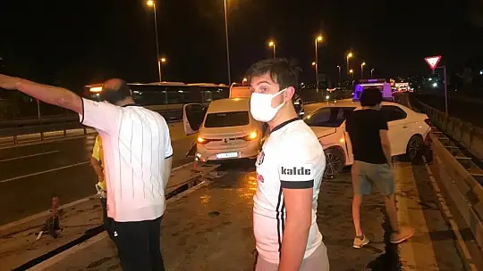 Şampiyonluk kutlaması sırasında kaza yapan araç yayaya çarptı: 2'si ağır 4 yaralı