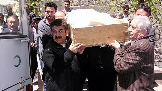 Sanatçı Burhan Çaçan hayatını kaybetti
