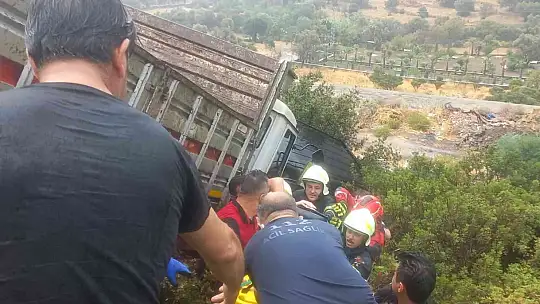 Sanatçı İbrahim Tatlıses, Bodrum'da geçirdiği trafik kazasında araçta sıkıştı