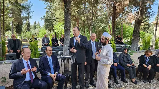 Sanayici N. Topçuoğlu mezarı başında dualarla anıldı