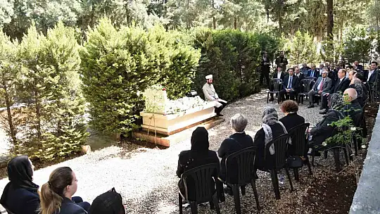 Sanayici N. Topçuoğlu mezarı başında dualarla anıldı