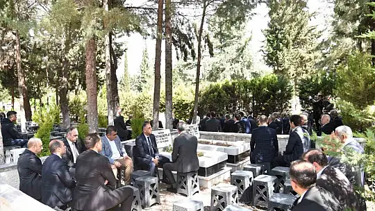 Sanayici N. Topçuoğlu mezarı başında dualarla anıldı