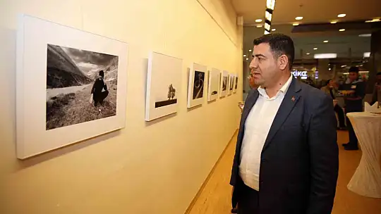 SANKO'da 'Siyahtan Beyaza Yalnızlıklar' fotoğraf sergisi