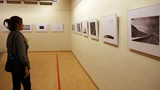 SANKO'da 'Siyahtan Beyaza Yalnızlıklar' fotoğraf sergisi
