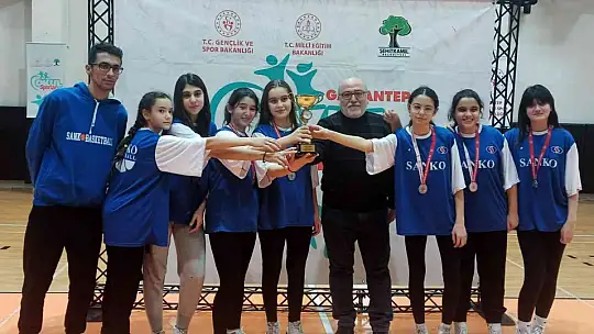 Sanko okulları basketbol takımı il ikincisi oldu