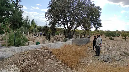 Mezarlığa bırakılan çantada bebek cesedi çıktı
