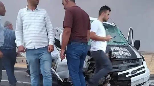 Gaziantep-Şanlıurfa yolunda otomobil ile kamyonet çarpıştı: 1 ölü, 2 yaralı