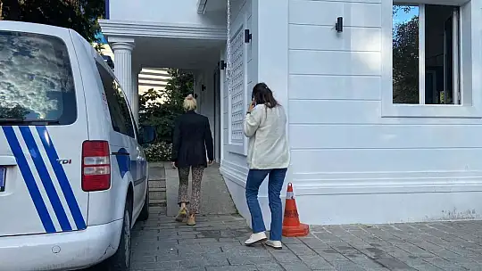 Şarkıcı Gülşen karakolda imza verdi