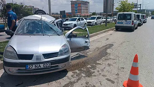 Savrulan otomobil takla atarak durabildi: 4 yaralı