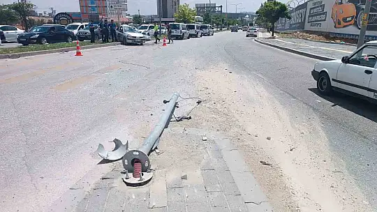 Savrulan otomobil takla atarak durabildi: 4 yaralı