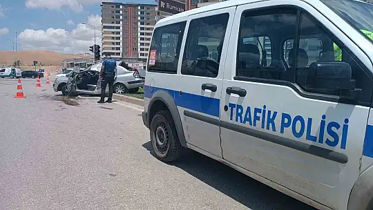 Savrulan otomobil takla atarak durabildi: 4 yaralı