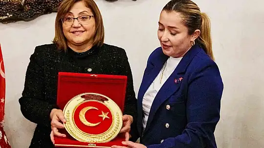Seçilmiş kadınlar ilklerin kadını Fatma Şahin ile buluştu