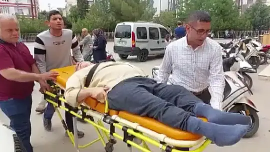 Sedyeyle oy kullanmaya geldi