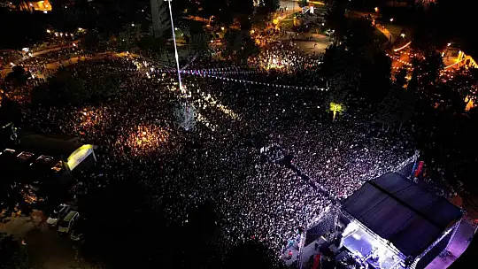 Sefo, şarkılarıyla Gazi şehri coşturdu