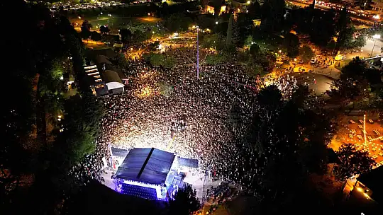 Sefo, şarkılarıyla Gazi şehri coşturdu