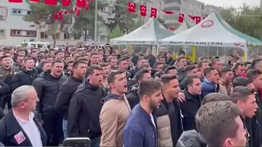 Şehidin silah arkadaşlarının okuduğu marş tüyleri diken diken etti