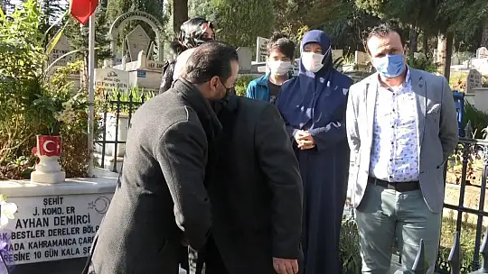 Şehit babası kendisine yumruk atan imamı affetti