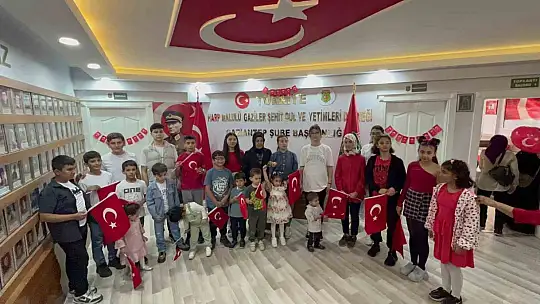 Şehit derneği başkanı koltuğunu şehit kızına devretti
