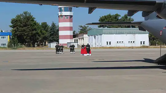 Şehit Onur Çapan'ın naaşı Gaziantep'ten Isparta'ya uğurlandı