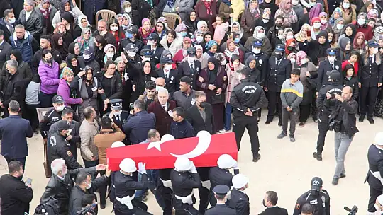 Şehit polis memuru memleketi Gaziantep'te gözyaşlarıyla defnedildi