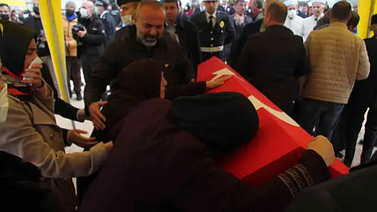 Şehit polis memuru memleketi Gaziantep'te gözyaşlarıyla defnedildi