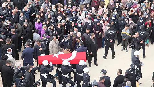 Şehit polis memuru memleketi Gaziantep'te gözyaşlarıyla defnedildi