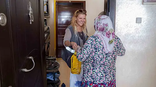 Şehitkamil Belediyesinden 1 günde 2 bin aileye gıda desteği