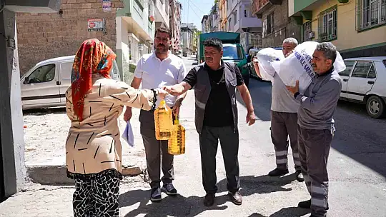 Şehitkamil Belediyesinden 1 günde 2 bin aileye gıda desteği