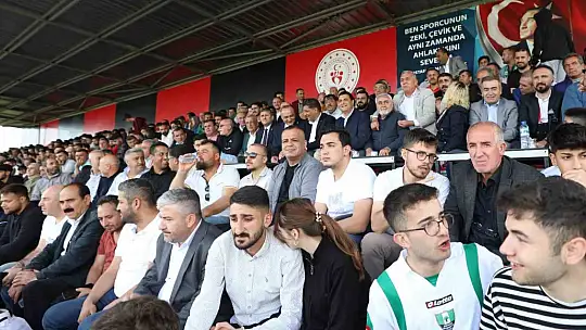 Şehitkamil Belediyespor, Kalespor'u 3-1 yenerek BAL'a yükseldi