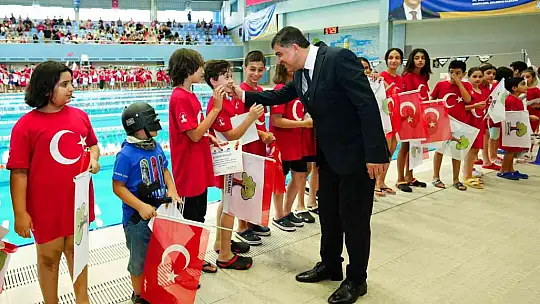 Şehitkamil'de 493 sporcu zafer coşkusuyla kulaç attı