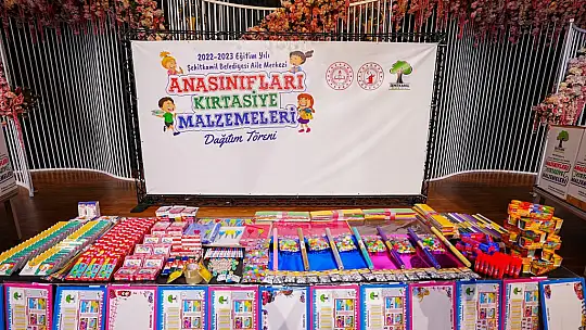 Şehitkamil'de ana sınıfı öğrencilerine kırtasiye seti armağan edildi