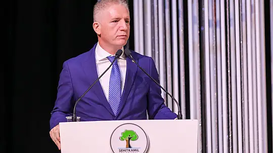 Şehitkamil'de ana sınıfı öğrencilerine kırtasiye seti armağan edildi