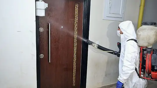 Şehitkamil'de covid vakası görülen binalar dezenfekte ediliyor