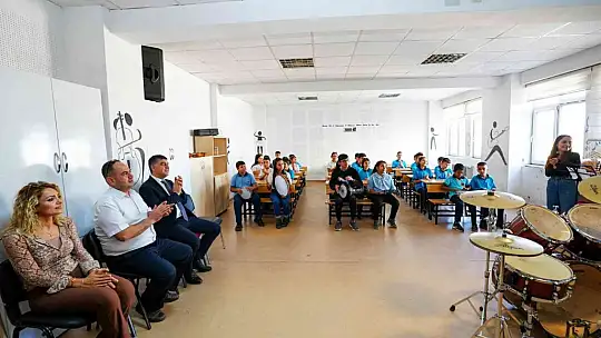 Şehitkamil'de öğrencilere enstrüman desteği