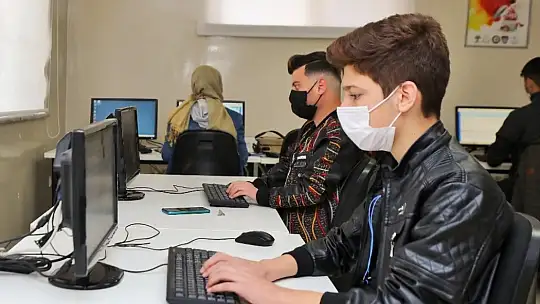Şehitkamil'de on parmak F klavye kullanım kursu başladı