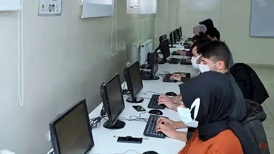 Şehitkamil'de on parmak F klavye kullanım kursu başladı