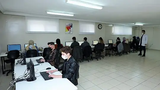 Şehitkamil'de on parmak F klavye kullanım kursu başladı