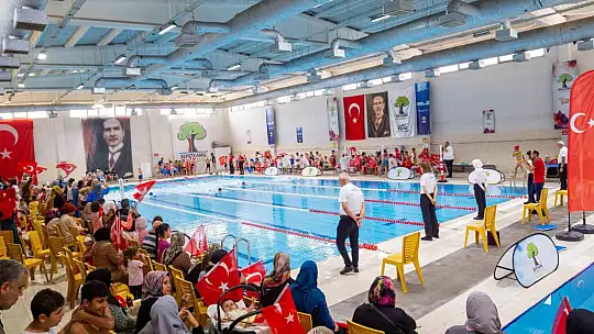 Şehitkamil'de yüzme şenliği